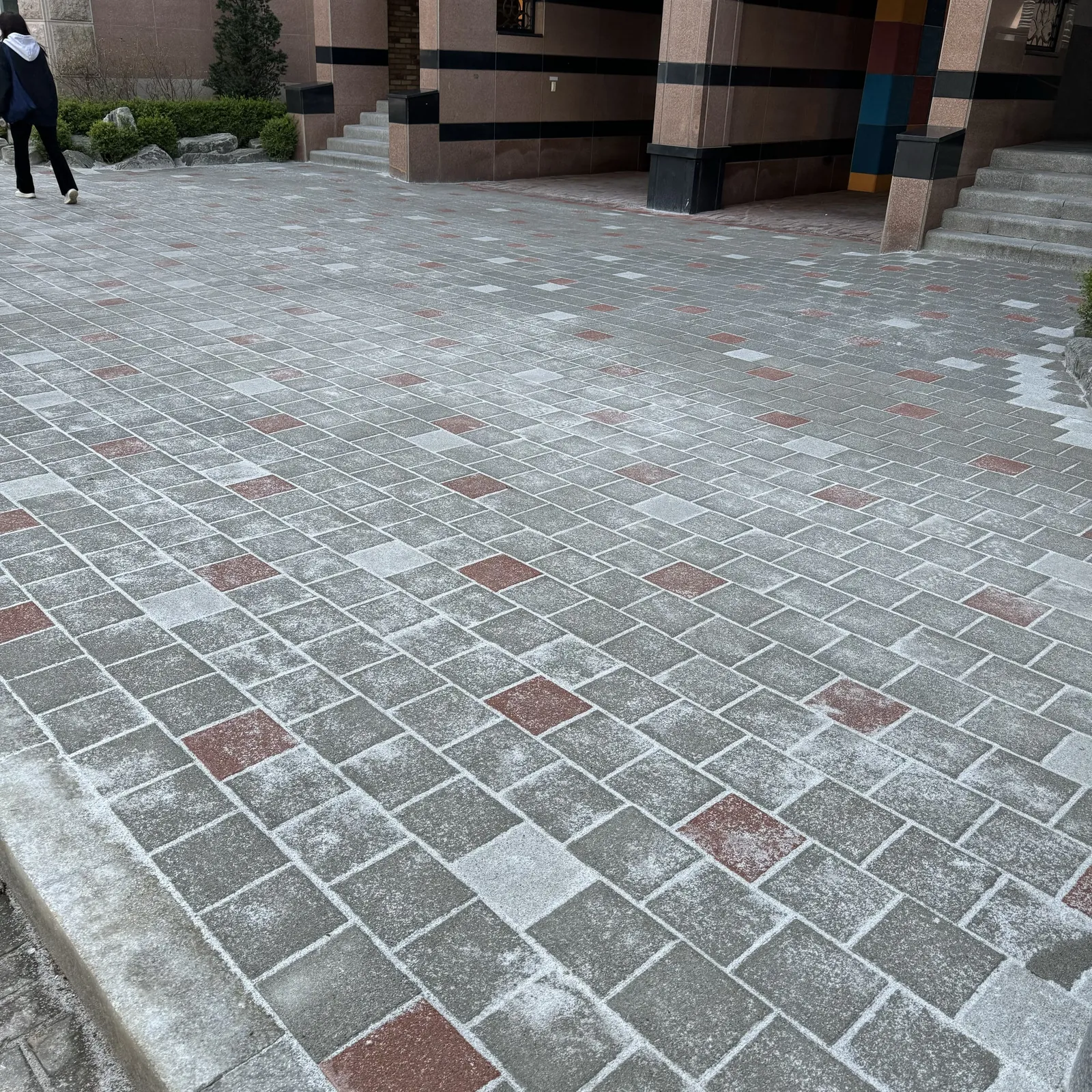 패턴을 맞춰 완료한 보도블럭 시공 사진